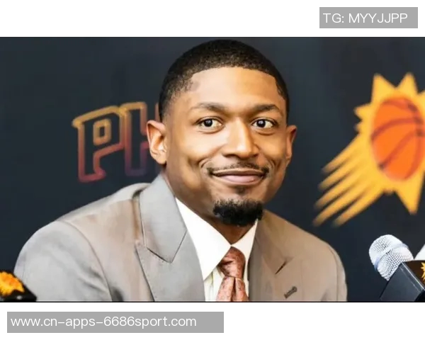 比尔展现全面能力强大的适应力助力球队攻防转换 比尔展现全面能力强大的适应力助力球队攻防转换