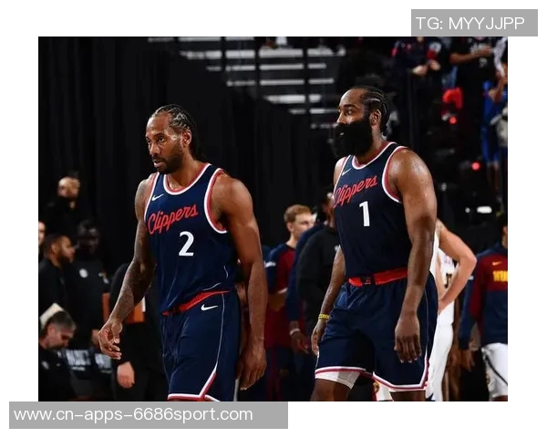 快船今日训练精彩瞬间小卡持球卢指导跑位哈登投篮比尔运球展现默契 快船今日训练精彩瞬间小卡持球卢指导跑位哈登投篮比尔运球展现默契