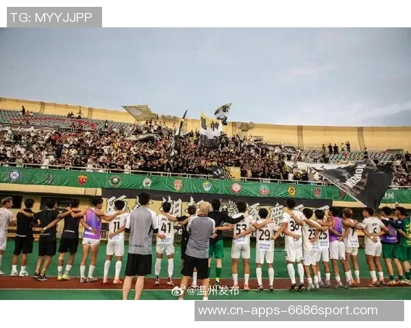 中乙联赛第30轮上海海港富盛经开队与温州俱乐部中胤队战成平局精彩对决 中乙联赛第30轮上海海港富盛经开队与温州俱乐部中胤队战成平局精彩对决