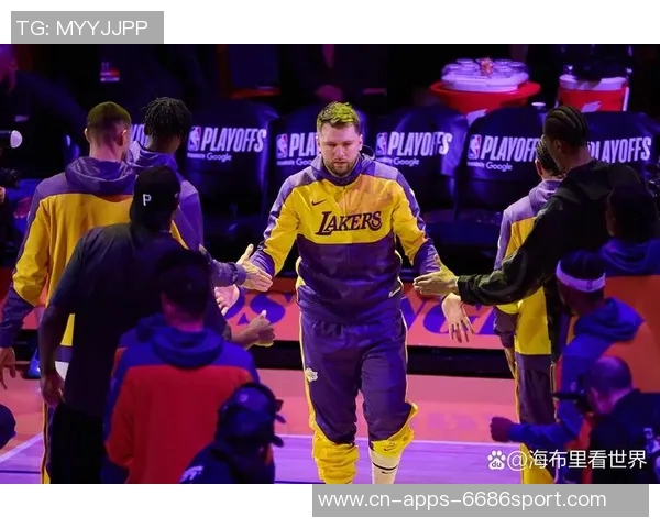 艾顿谈东契奇挡拆战术对手竟然派出四人包夹应对 艾顿谈东契奇挡拆战术对手竟然派出四人包夹应对