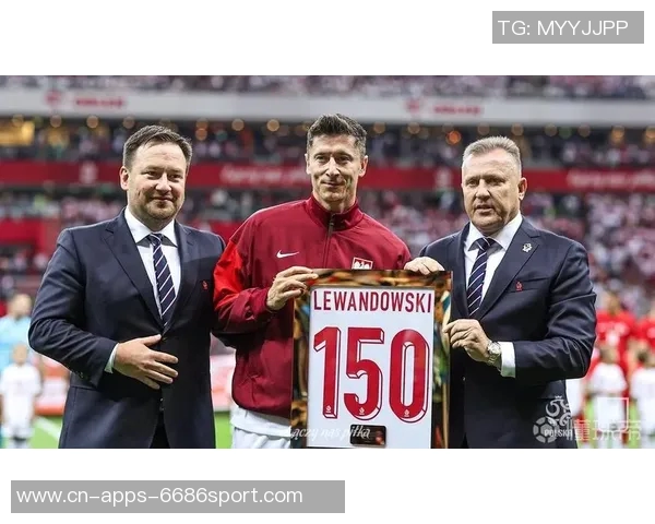 莱万伤情严重预计缺阵三到六周将无缘国家德比大战 莱万伤情严重预计缺阵三到六周将无缘国家德比大战